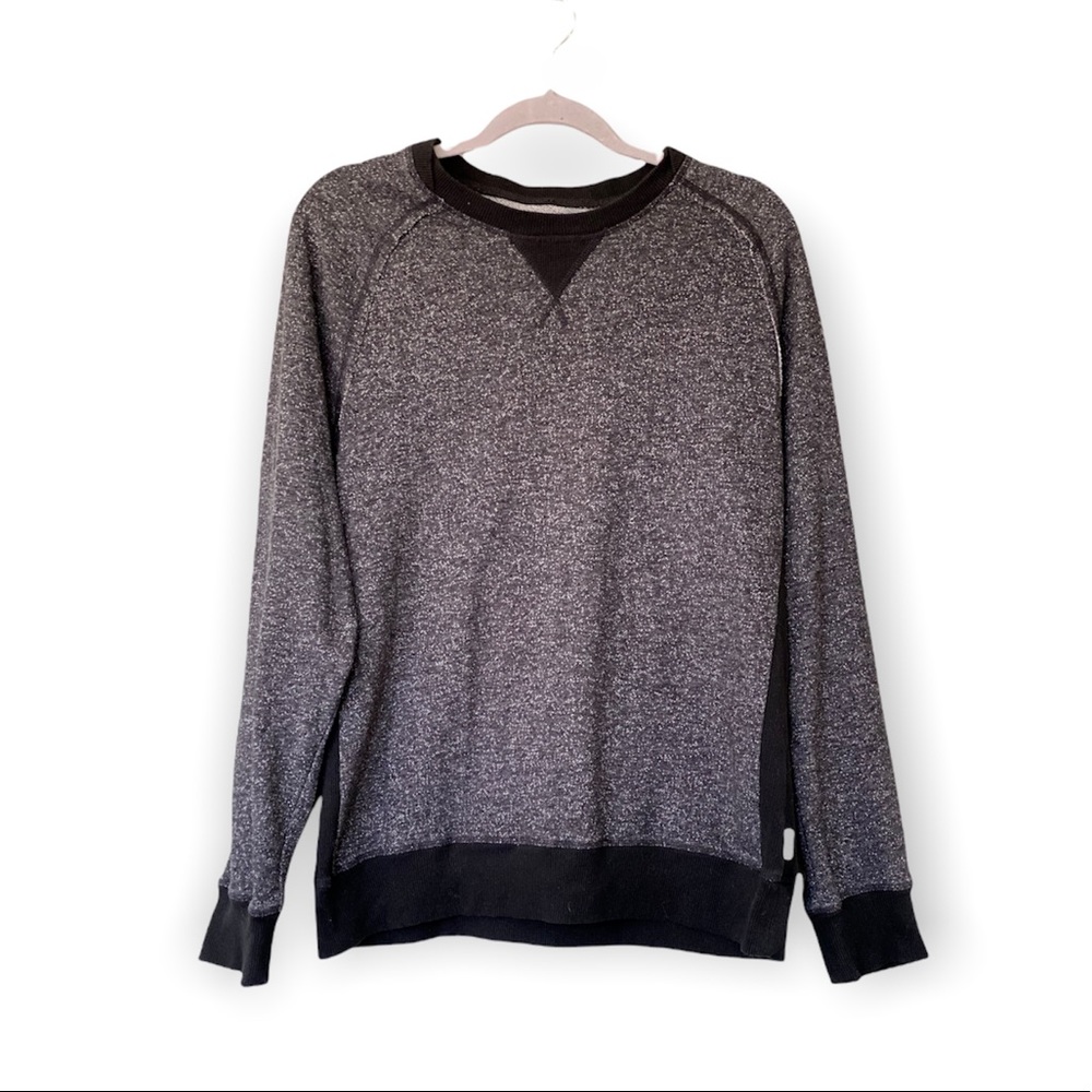 2(X)IST black and gray sweatshirt